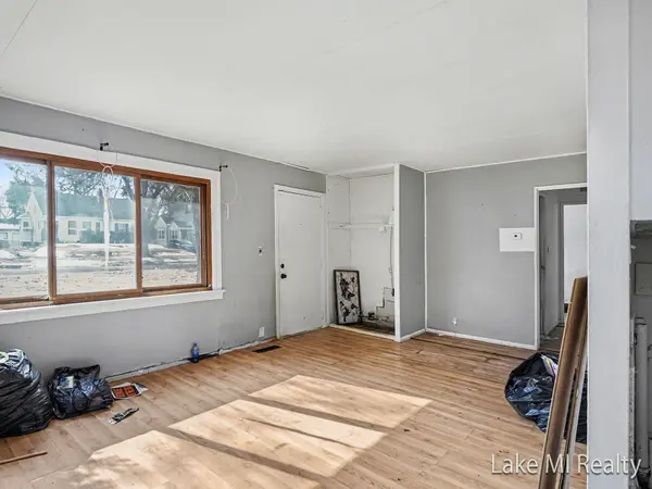 38 W Coolidge AVE W, Bedford Twp, MI 49037