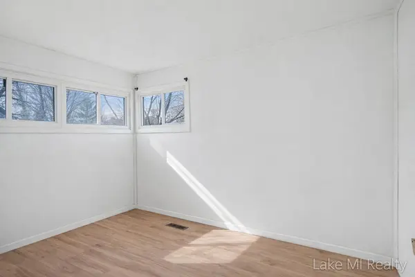 38 W Coolidge AVE W, Bedford Twp, MI 49037