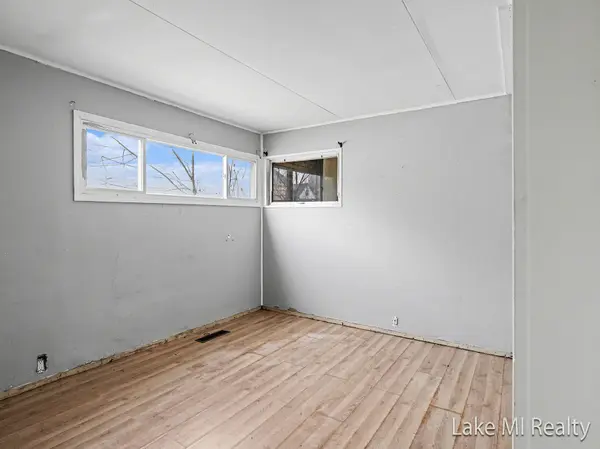 38 W Coolidge AVE W, Bedford Twp, MI 49037