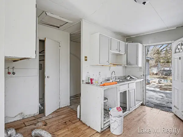 38 W Coolidge AVE W, Bedford Twp, MI 49037