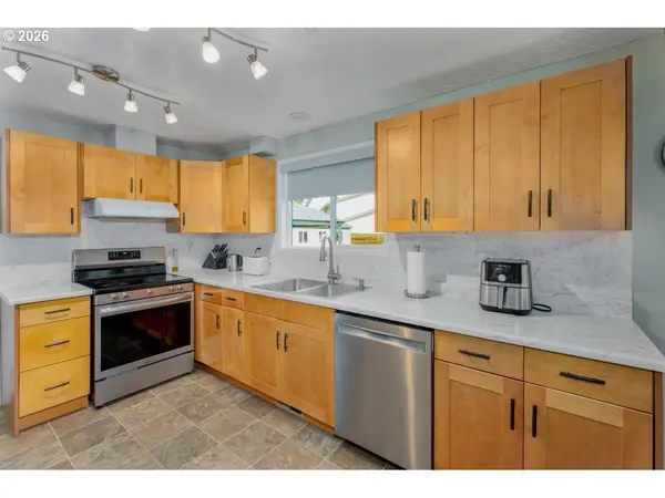 555 66TH ST, Springfield, OR 97478