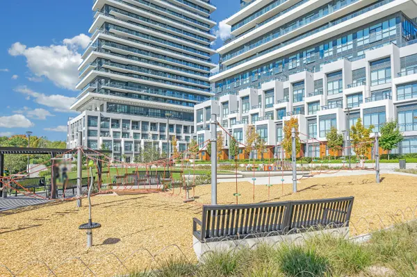 20 Inn On The Park DR #2039, Toronto C13, ON M3C 0P8