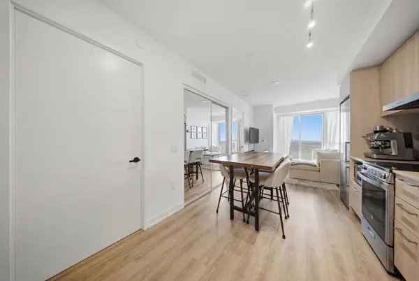 195 Commerce ST #905, Vaughan, ON L4K 0P9