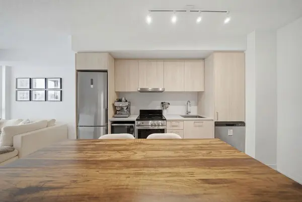 195 Commerce ST #905, Vaughan, ON L4K 0P9