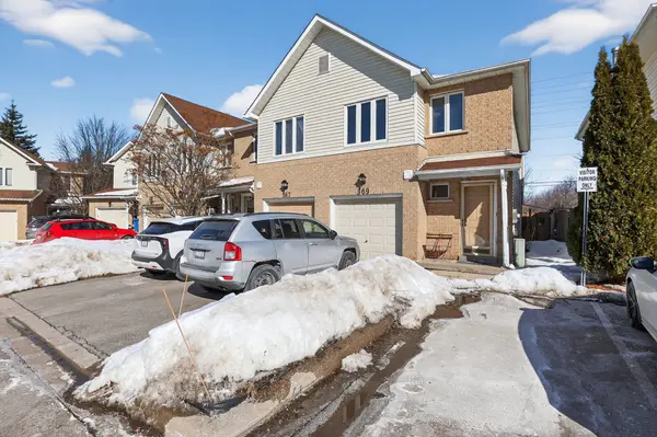 369 Riddell CT #10, Newmarket, ON L3Y 8M8