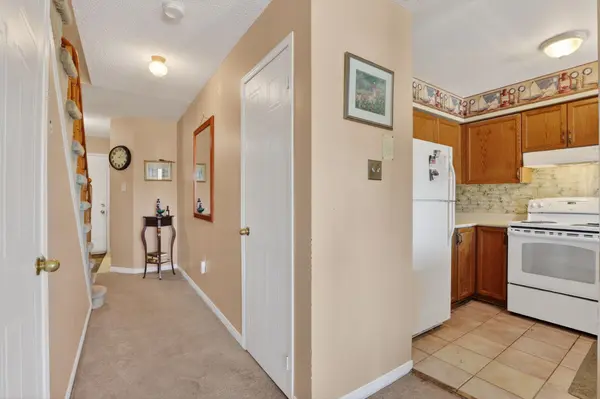 369 Riddell CT #10, Newmarket, ON L3Y 8M8
