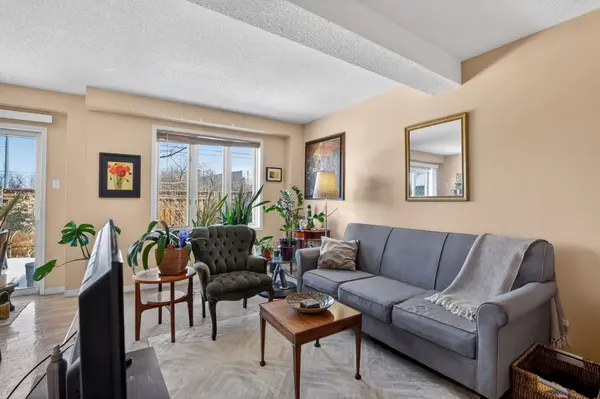 369 Riddell CT #10, Newmarket, ON L3Y 8M8