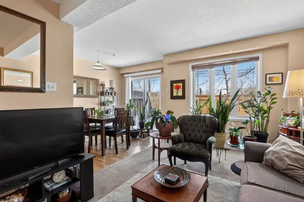 369 Riddell CT #10, Newmarket, ON L3Y 8M8