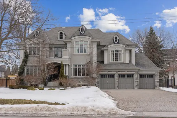 8 Thornhill AVE, Vaughan, ON L4J 1J4