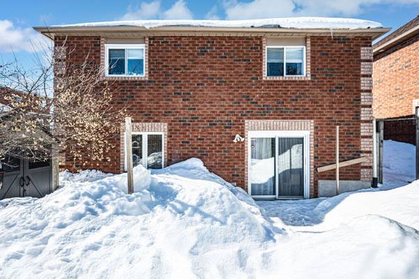 76 Stanley ST, Barrie, ON L4M 6V5