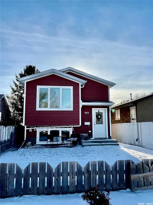 907 Ominica STREET E, Moose Jaw, SK S6H 0J1
