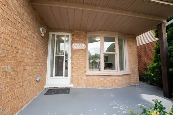 2247 Silverbirch CT, Burlington, ON L7M 3H4