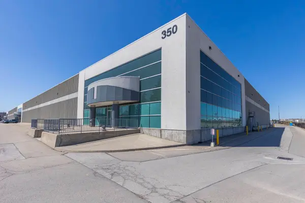 350 Parkhurst SQ #Unit B, Brampton, ON L6T 5W1