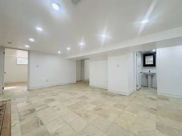 2463 Camilla RD #Lower, Mississauga, ON L5A 2K4