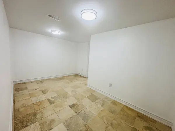 2463 Camilla RD #Lower, Mississauga, ON L5A 2K4