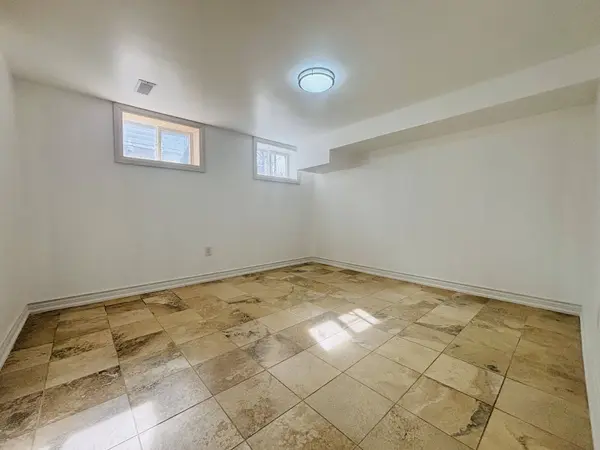 2463 Camilla RD #Lower, Mississauga, ON L5A 2K4