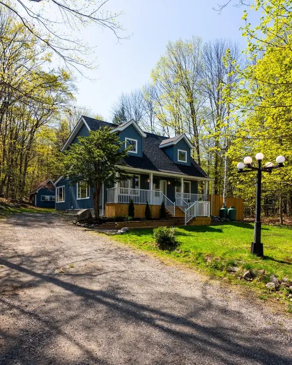 21 Todholm DR, Muskoka Lakes, ON P0B 1J0