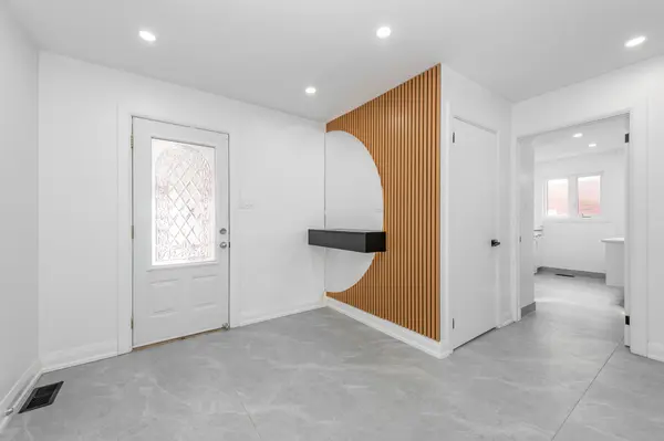 2007 TAWNEY RD, Elmvale Acres And Area, ON K1G 1B5