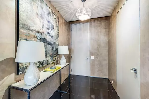 Dallas, TX 75201,1717 Arts Plaza #2107