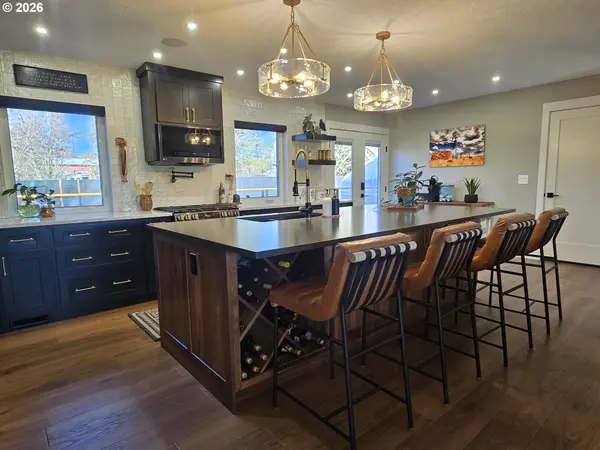 230 HOGANS ALY, Dufur, OR 97021