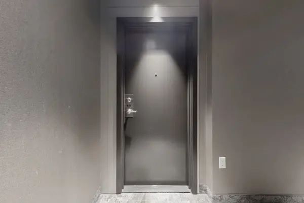 60 Honeycrisp CRES #820, Vaughan, ON L4K 0N5