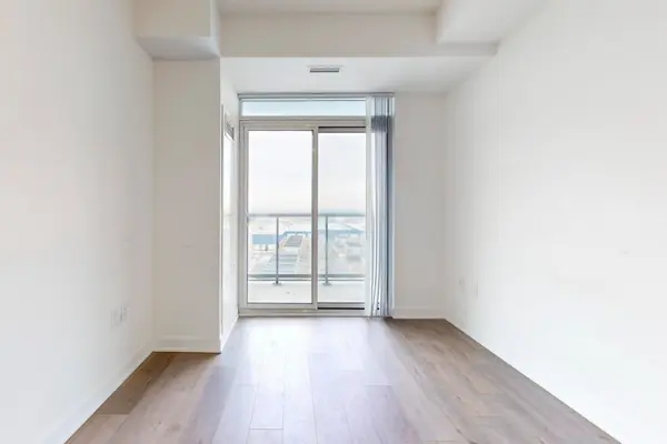 60 Honeycrisp CRES #820, Vaughan, ON L4K 0N5