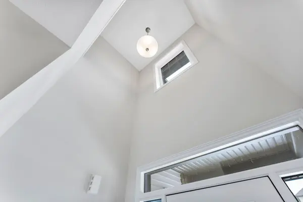 107 Starfire CRES, Hamilton, ON L8E 0K9