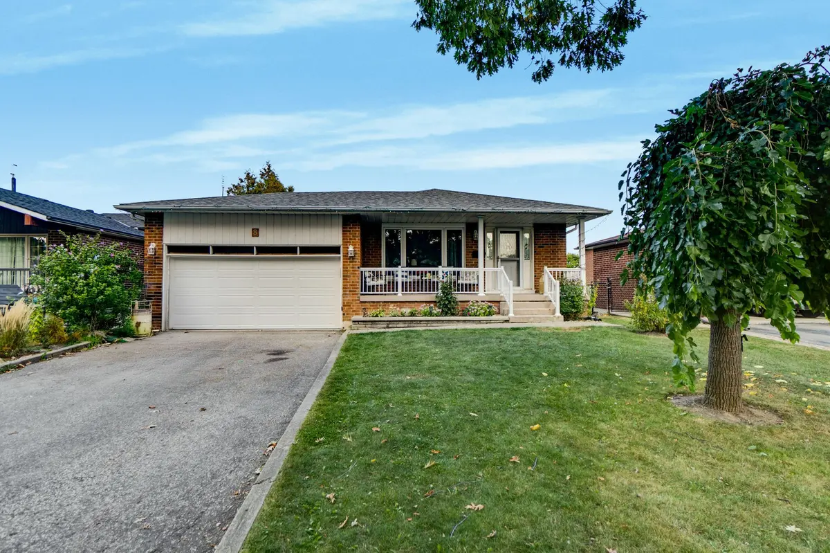 8 Malcolm CRES, Brampton, ON L6S 3C8