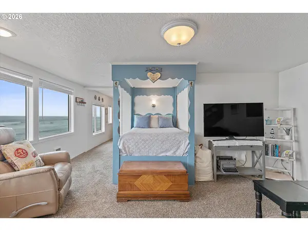 3521 SW ANCHOR AVE #2, Lincoln City, OR 97367