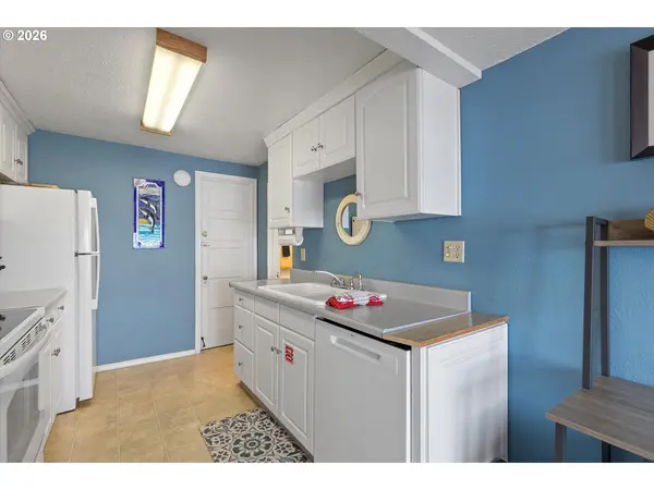 3521 SW ANCHOR AVE #2, Lincoln City, OR 97367