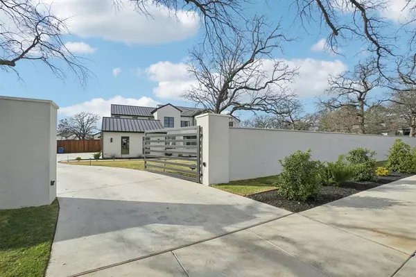 Southlake, TX 76092,310 Shady Oaks Drive