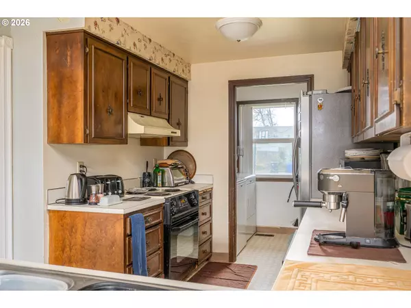 Salem, OR 97305,4558 TREESIDE CT