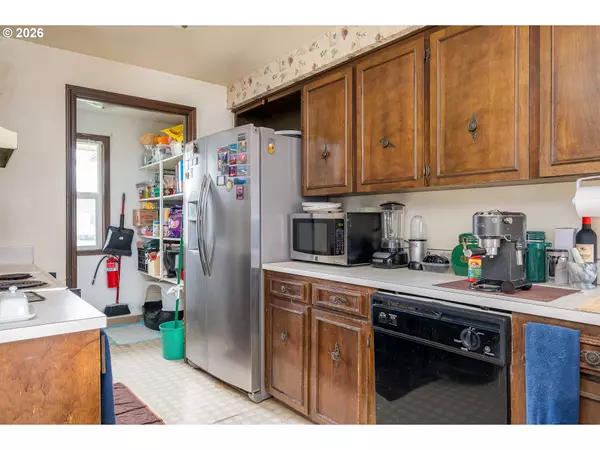 Salem, OR 97305,4558 TREESIDE CT