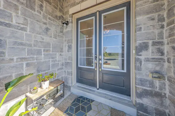 7 Cranley RD, East Gwillimbury, ON L9N 0T7