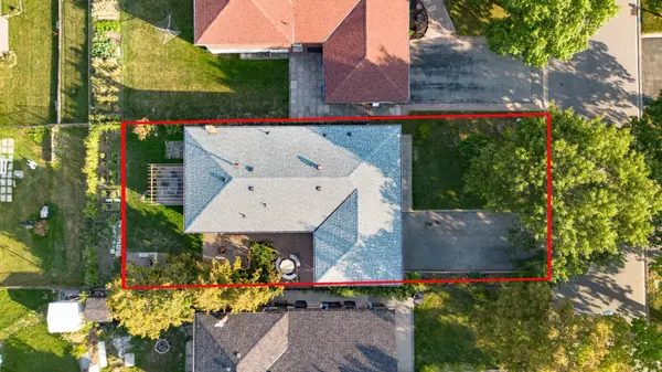 8 Malcolm CRES, Brampton, ON L6S 3C8