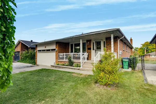 8 Malcolm CRES, Brampton, ON L6S 3C8