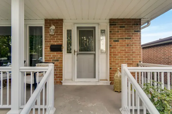 8 Malcolm CRES, Brampton, ON L6S 3C8
