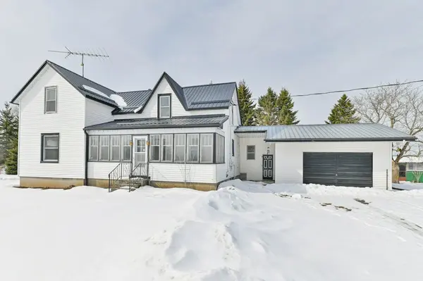 1172 Salem RD, Prince Edward County, ON K0K 1T0