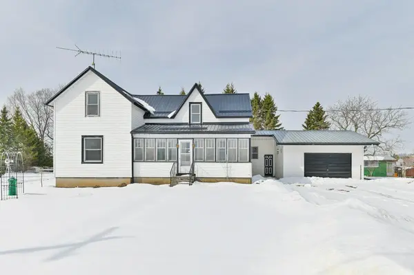 1172 Salem RD, Prince Edward County, ON K0K 1T0