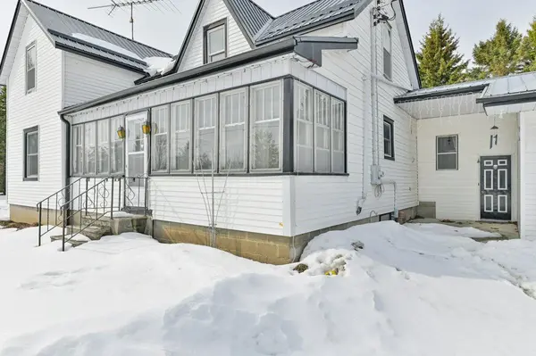 1172 Salem RD, Prince Edward County, ON K0K 1T0