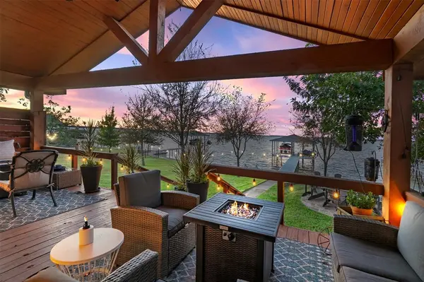 327 Admiral Drive, Gun Barrel City, TX 75156