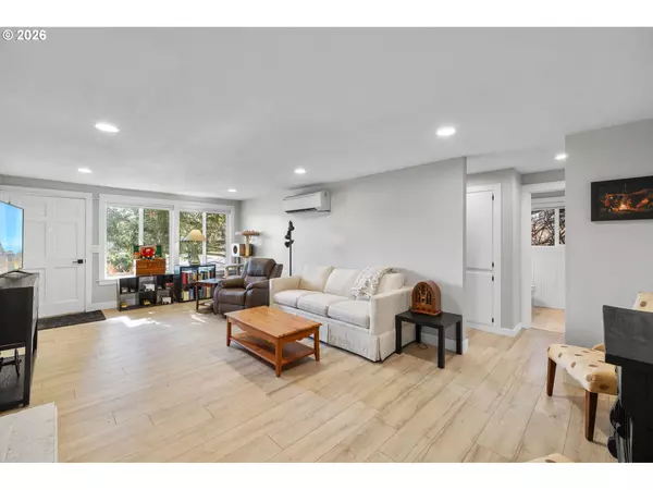 Milwaukie, OR 97267,7975 SE ROOTS RD