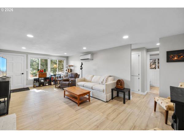 7975 SE ROOTS RD, Milwaukie, OR 97267