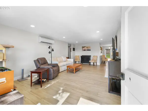 7975 SE ROOTS RD, Milwaukie, OR 97267