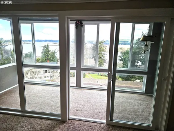 290 N 3RD CT #1, Coos Bay, OR 97420