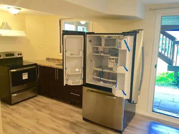 85 October LN, Aurora, ON L4G 7A1