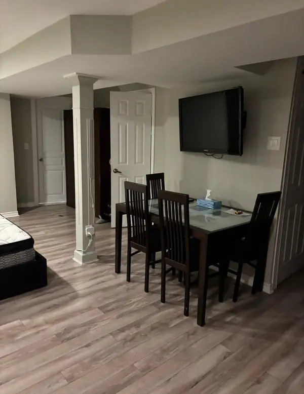 85 October LN, Aurora, ON L4G 7A1