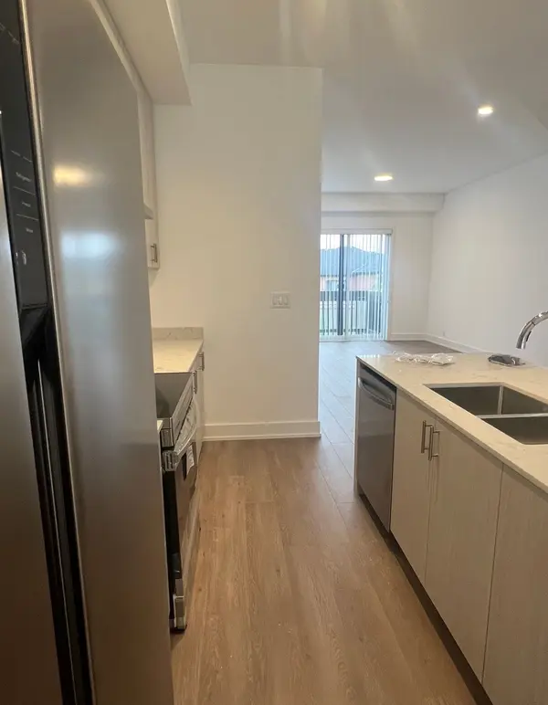 2 Chestnut CT, Aurora, ON L4G 4A4