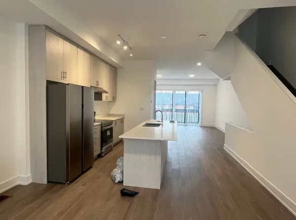 2 Chestnut CT, Aurora, ON L4G 4A4