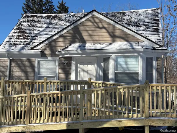 19767 Greenview RD, Detroit, MI 48219